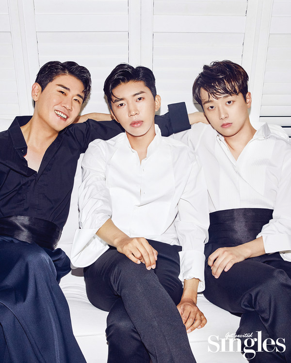 [사진 = 영탁, 임영웅, 이찬원/ '싱글즈' 제공]