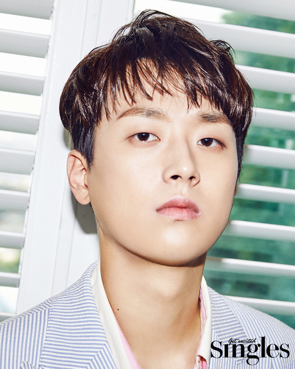 [사진 = 이찬원/ '싱글즈' 제공]