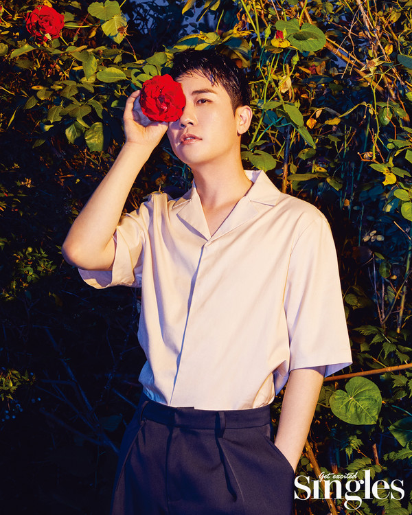 [사진 = 영탁/ '싱글즈' 제공]