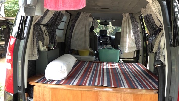 [사진 = 평탄화 작업 된 차량 내부/ KBS 제공]