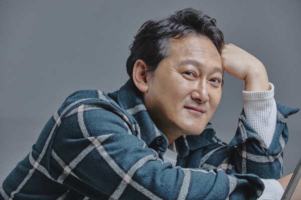 [사진 = 바를정엔터테인먼트 제공]