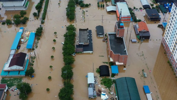 [사진 = 8월 8일 당시, 물에 잠긴 구례군 일대/ KBS 제공]