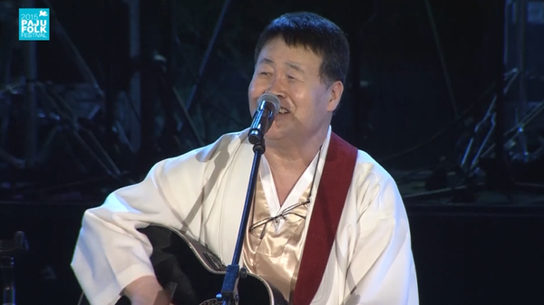 [사진 = 송창식/ 2015 파주포크페스티벌/ TBS 제공]