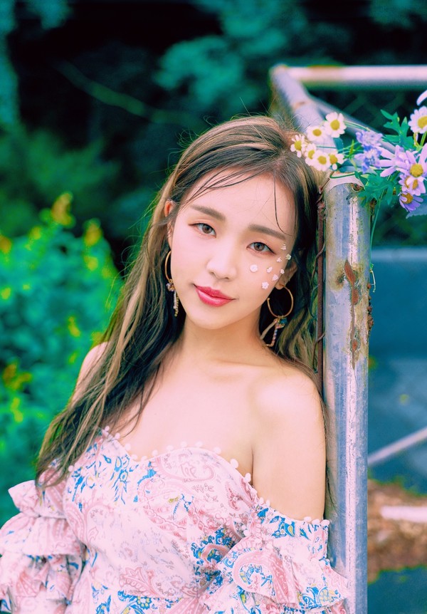 [사진 = 백아연/ 이든엔터테인먼트 제공]