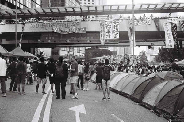 각자의 정치적 지향과 판단으로 반중을 택하는 일과, 군중 정서에 휩쓸려 반중을 택하는 일은 전혀 다른 것이다. / 사진=2019년 홍콩 민주화 시위. CC0 라이선스 퍼블릭 도메인)