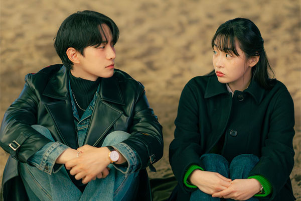 [잡담] 태풍상사) [정덕현의 네모난 세상] 시청률 돌풍 일으킨 '태풍상사', 시대와 맞서는 청춘들의 '중꺾마' 통했다 | 인스티즈